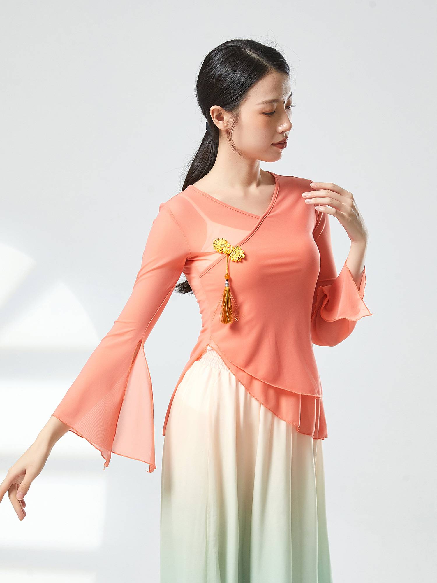 Classical dance body rhymes, ginseng, female gauze, national dance, open fork horn sleeve shirt, tabberry, fairy and elegant dance clothing