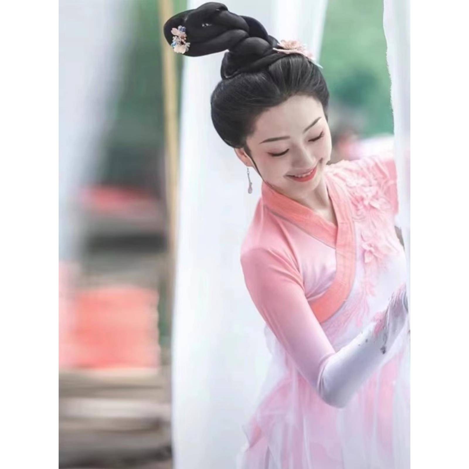 Calling Yuqing Ge Classical Dance Performance Dance Stage Performance Dance Group Dance Art Test Chinese Style Boom Skirts
