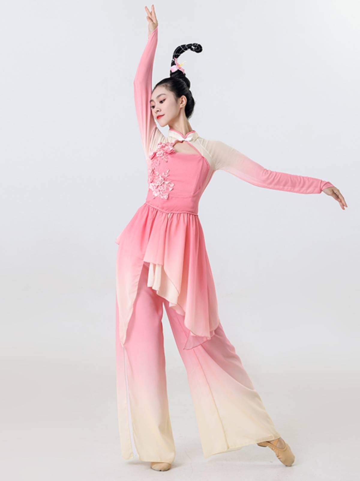 The new classical dance performance service female Jiaozhou Yangge art test service service body rhyme gauze ancient fan dance modern Yangge suit