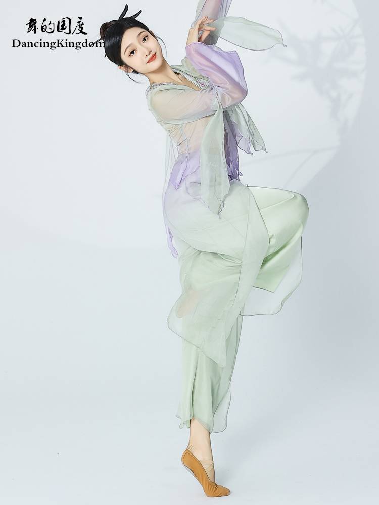 The classical white mythical dance service of the dance dance girl elegant yarn dressing exercise Chinese dance nation dance shows the clothes