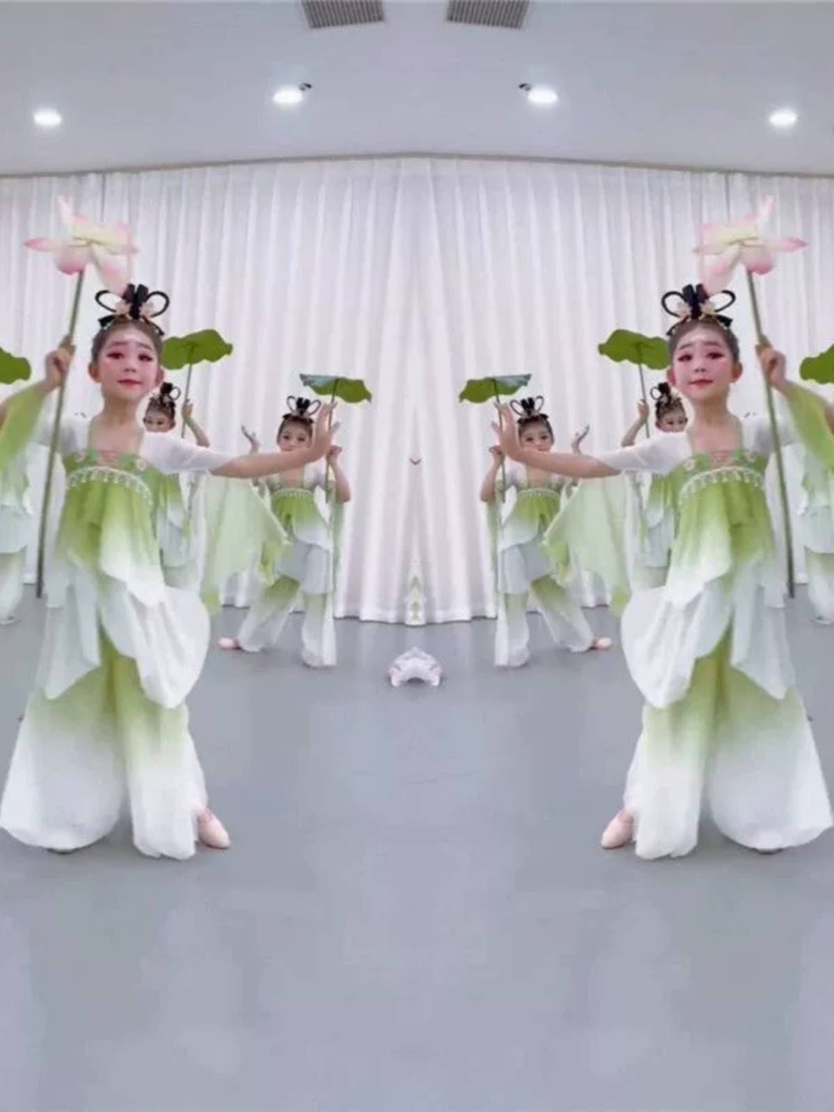 Jiangnan Caigan Lotus Classical Dance Performance Service Gradient Gine Dress Performance Service Performance Service Ancient Chinese Style Dance Female Women