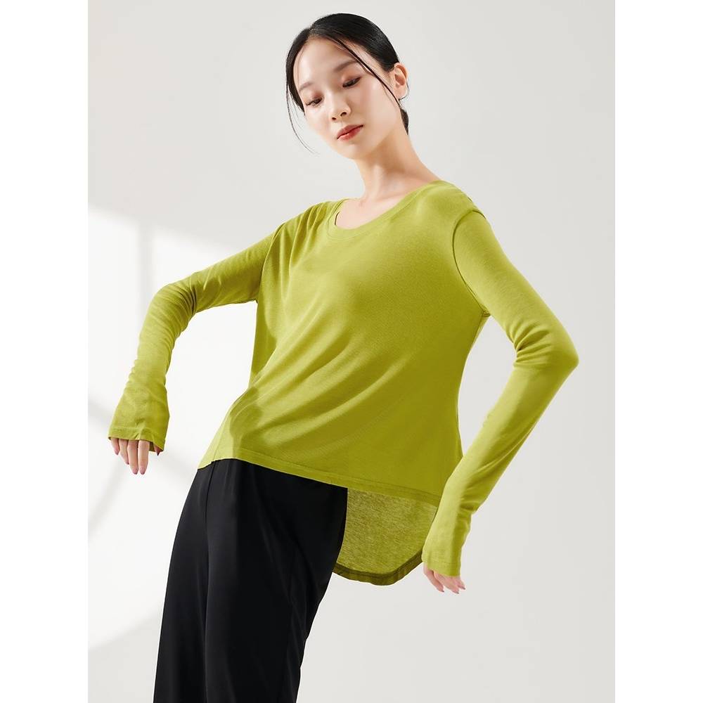 Decannon dances in a draught-out, long-sleeved, Chinese-shaped, modern-day dance