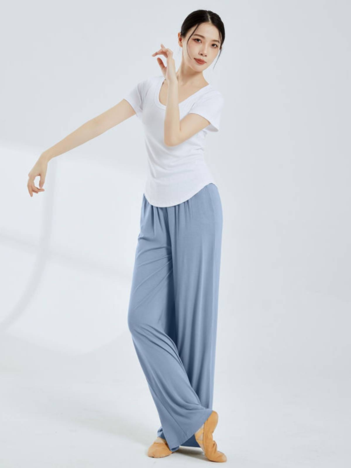 Modale's broad-legged-legged-pants