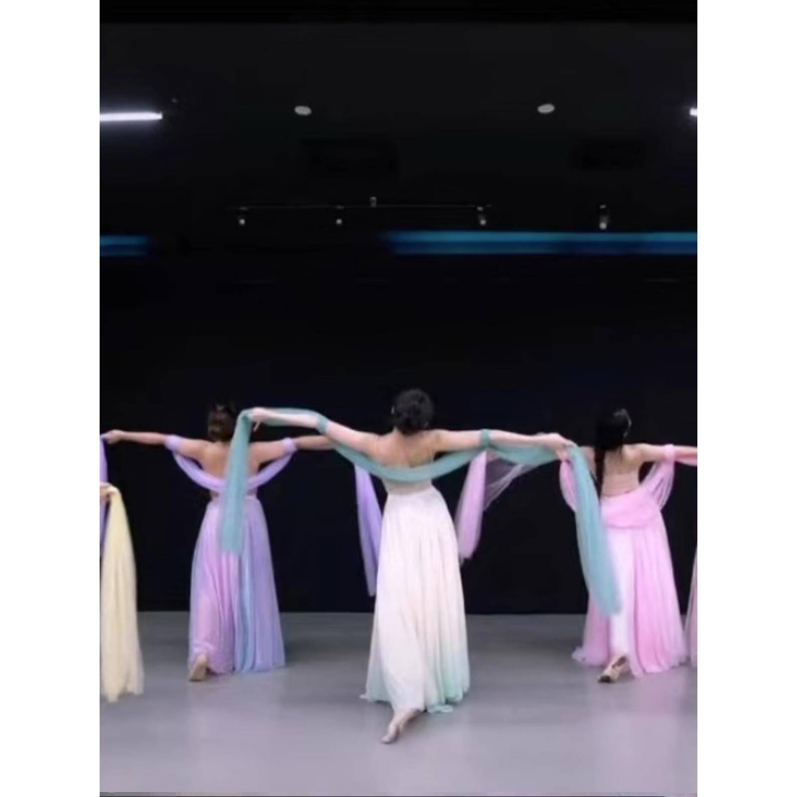 A dream shocking dance dance dance month, the same paragraph performance, classical dance gradient color dressing skirt, elegant practice skirt