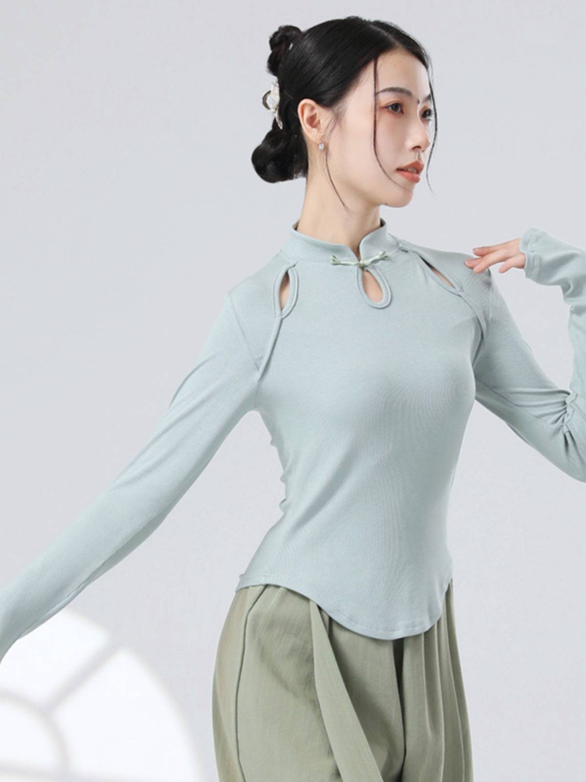 Classical Dance Modern Dance New Chinese Style Hollow Improved Moving Cheongsam long -sleeved sleeves refers to dance shape practice clothes