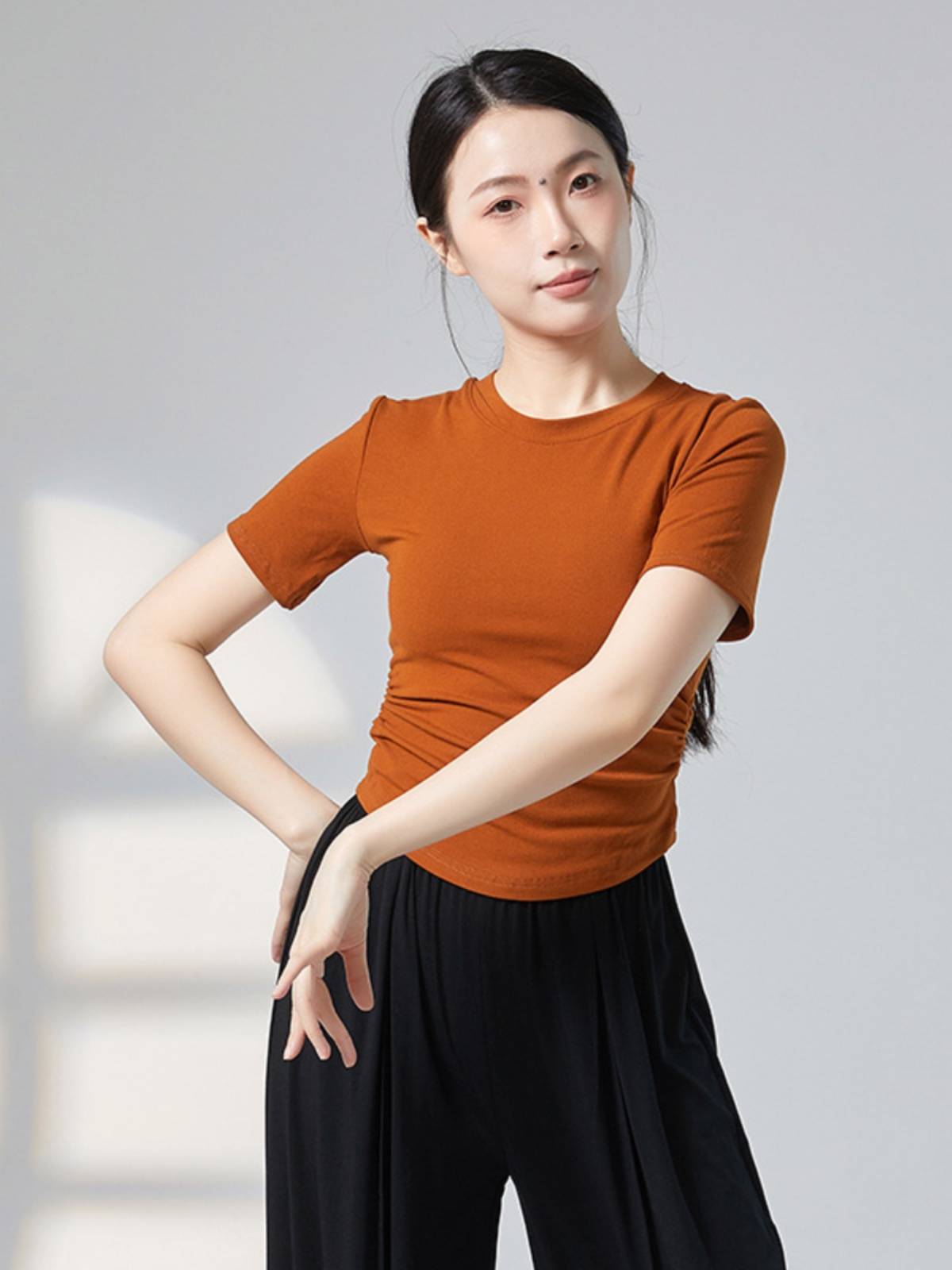 Classical dance exercise summer new short -sleeved round neck top Chinese modern dance -shaped training service teacher class