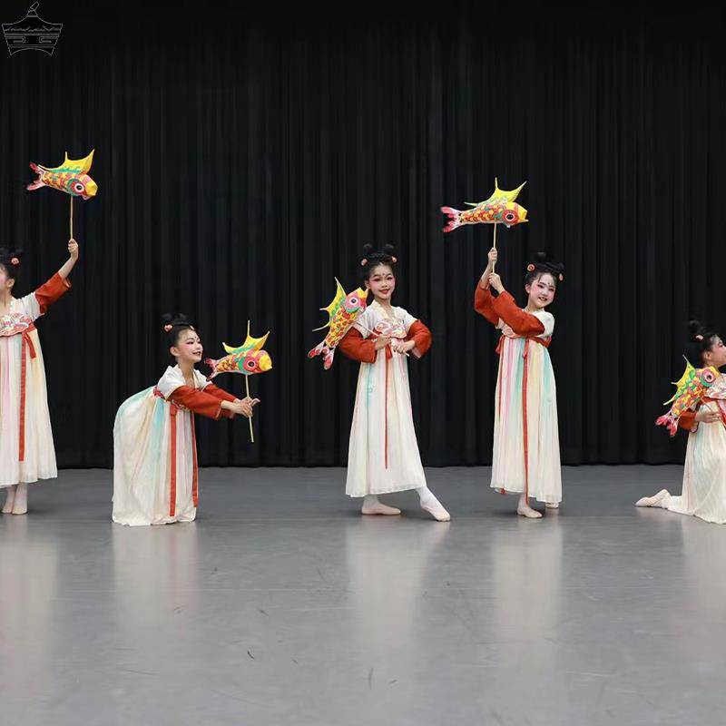 On the fifteenth night of the first month of the first month, dance clothing, Qiao Yuanxi children's Hanfu performance props, fish lantern dance Chinese style classical dance
