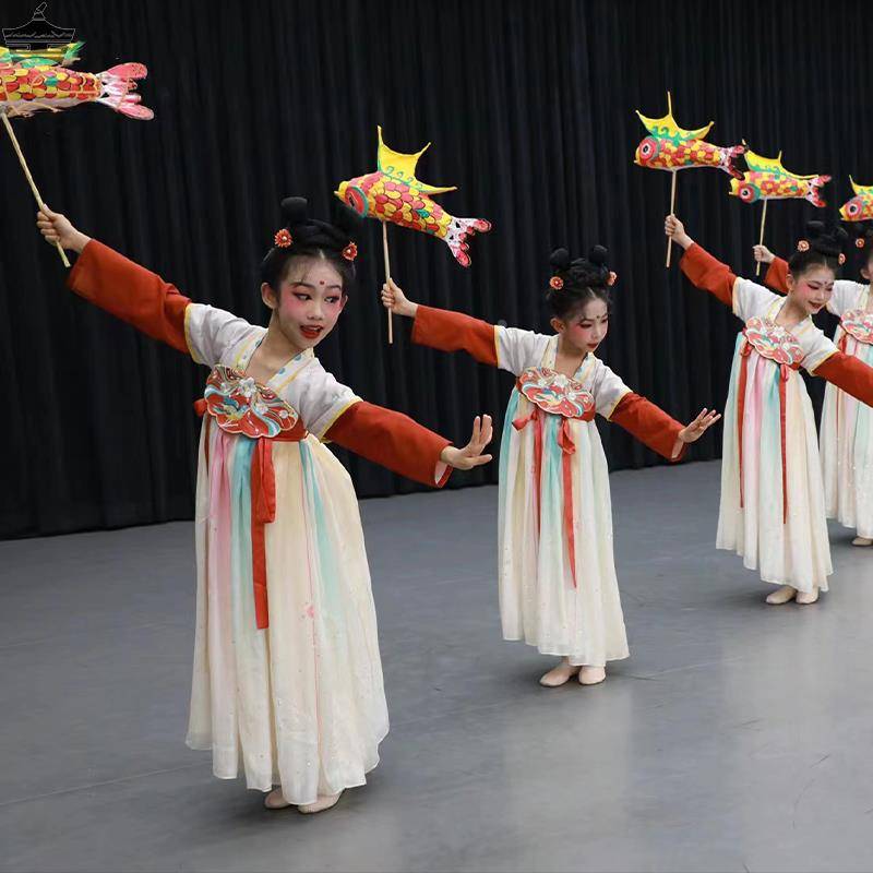On the fifteenth night of the first month of the first month, dance clothing, Qiao Yuanxi children's Hanfu performance props, fish lantern dance Chinese style classical dance