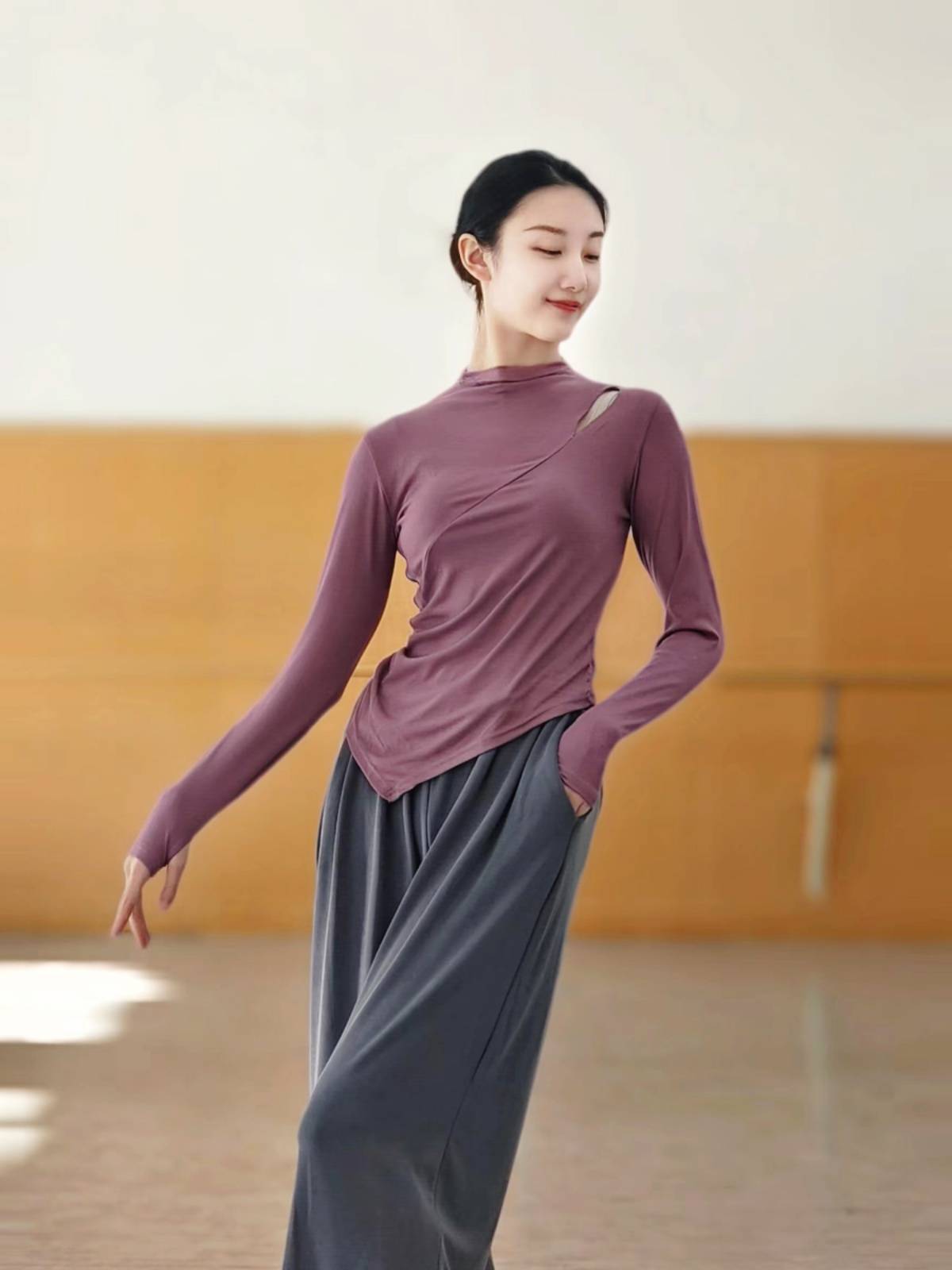 Dance service spring and summer new modern dance top female adult classical dance exercise art -shaped body service art test service yoga performance