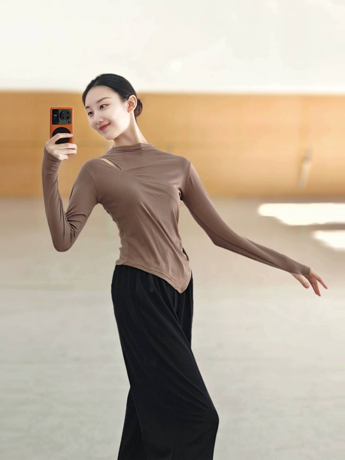 Dance service spring and summer new modern dance top female adult classical dance exercise art -shaped body service art test service yoga performance