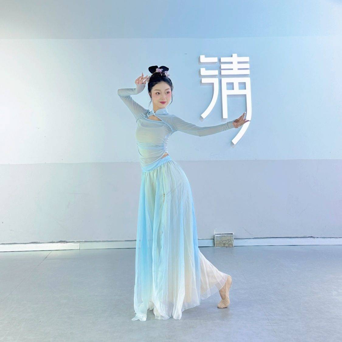 Classical dance suit