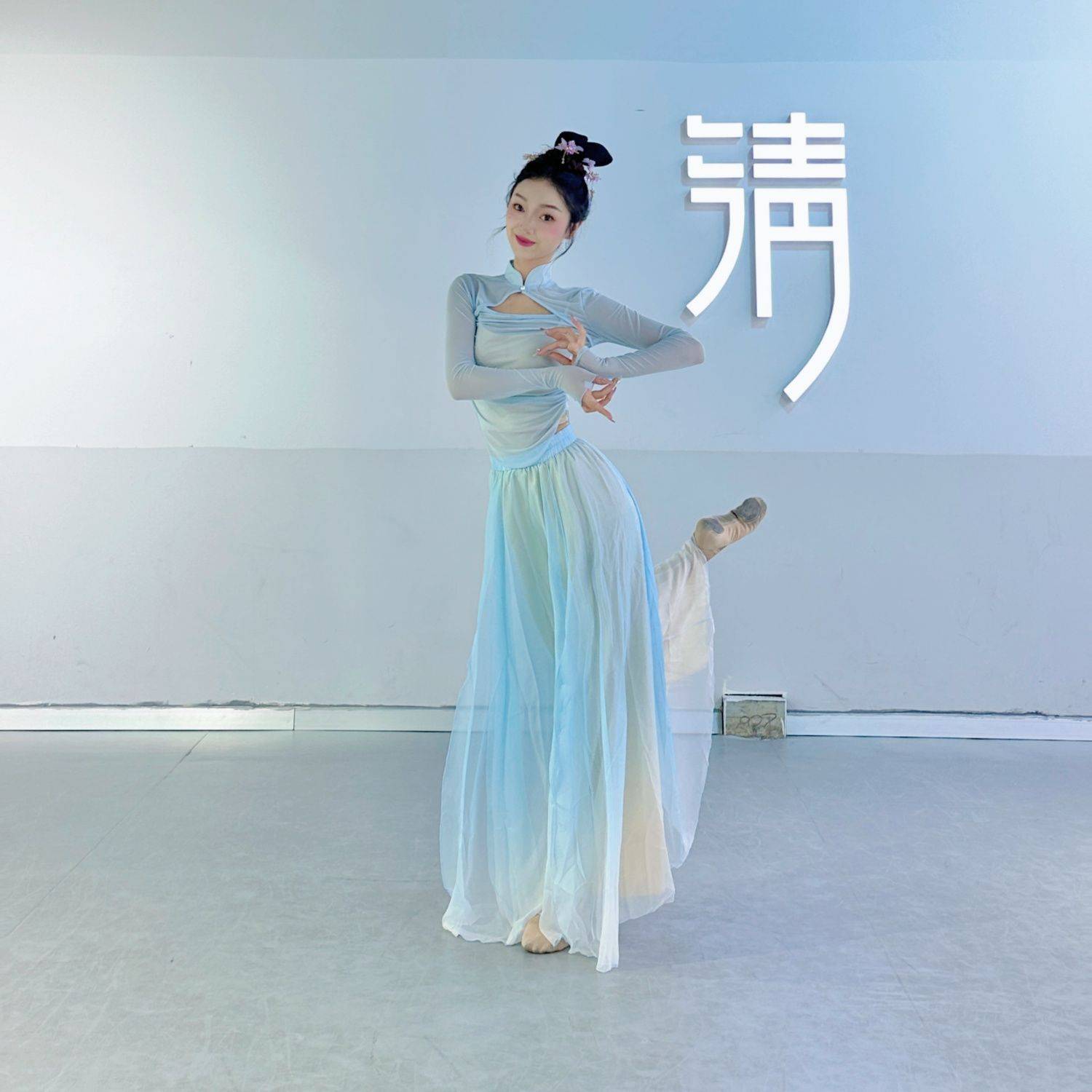 Classical dance suit
