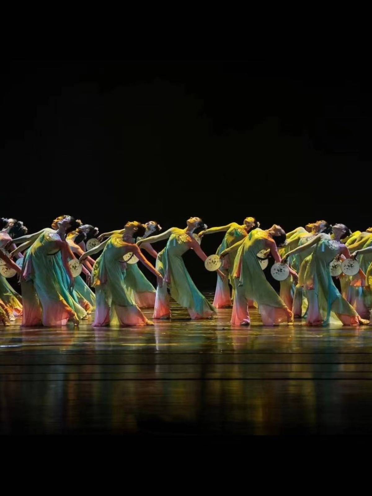 Light makeup and thick wipes are always suitable for dance and clothing female classical dance art test performance service Jiaozhou Yangge group fan dance new model