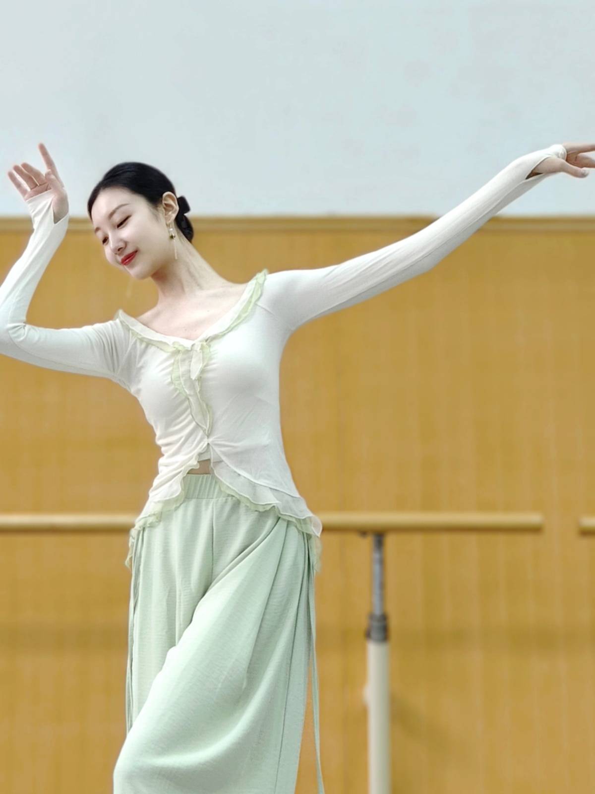 Classical dance gauze Chinese dance clothing body rhyme dance top female new spring and summer dance practice uniform