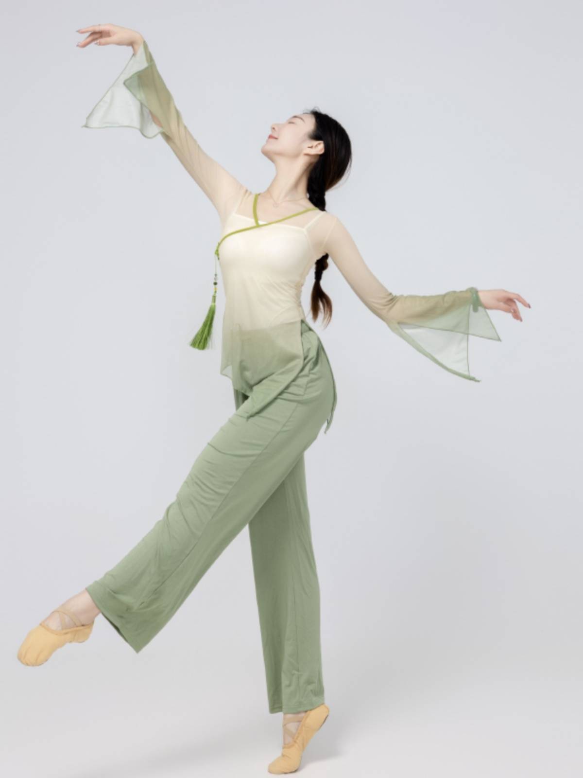 The new female classical dance clothing body rhyme, gradient gauze, practice service, Chinese style national dance, admitted to the top
