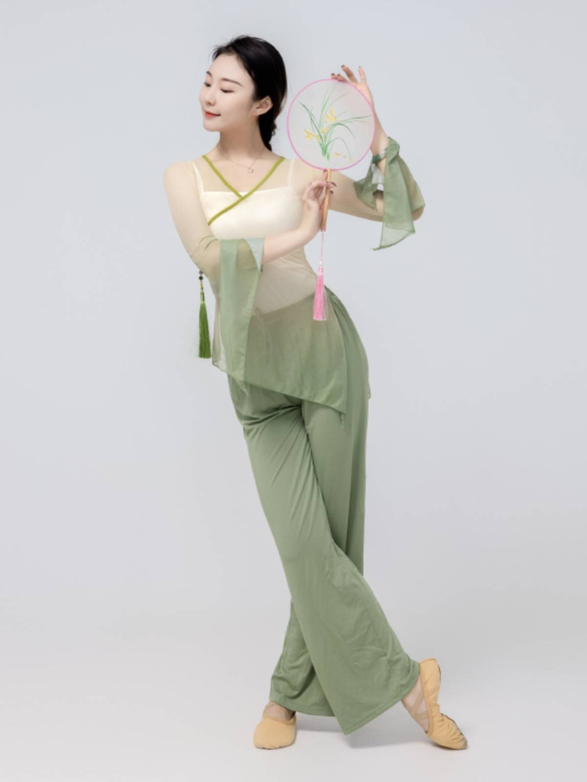 The new female classical dance clothing body rhyme, gradient gauze, practice service, Chinese style national dance, admitted to the top