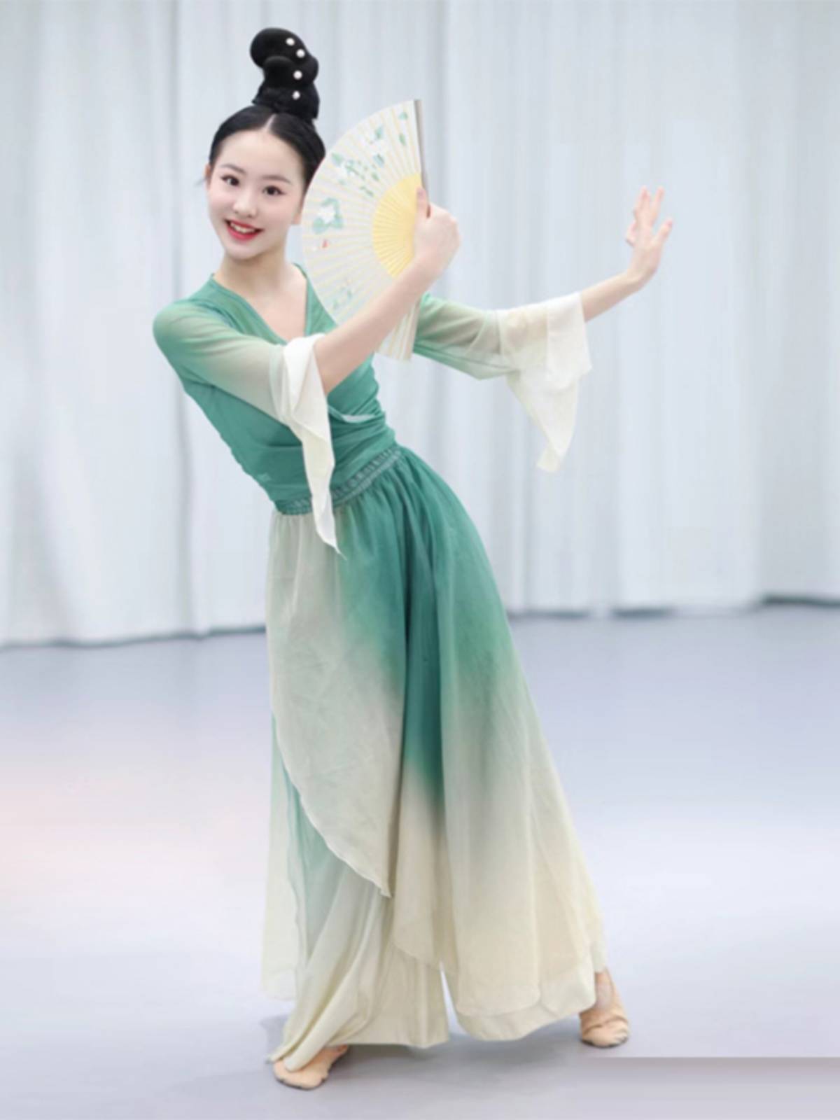 Classical Dance Dance Funmore Clothing Female Ferry Fairy Fairy Yin Ya Yue Guo style Chinese Dance Spring Mountain Dance Performance Services