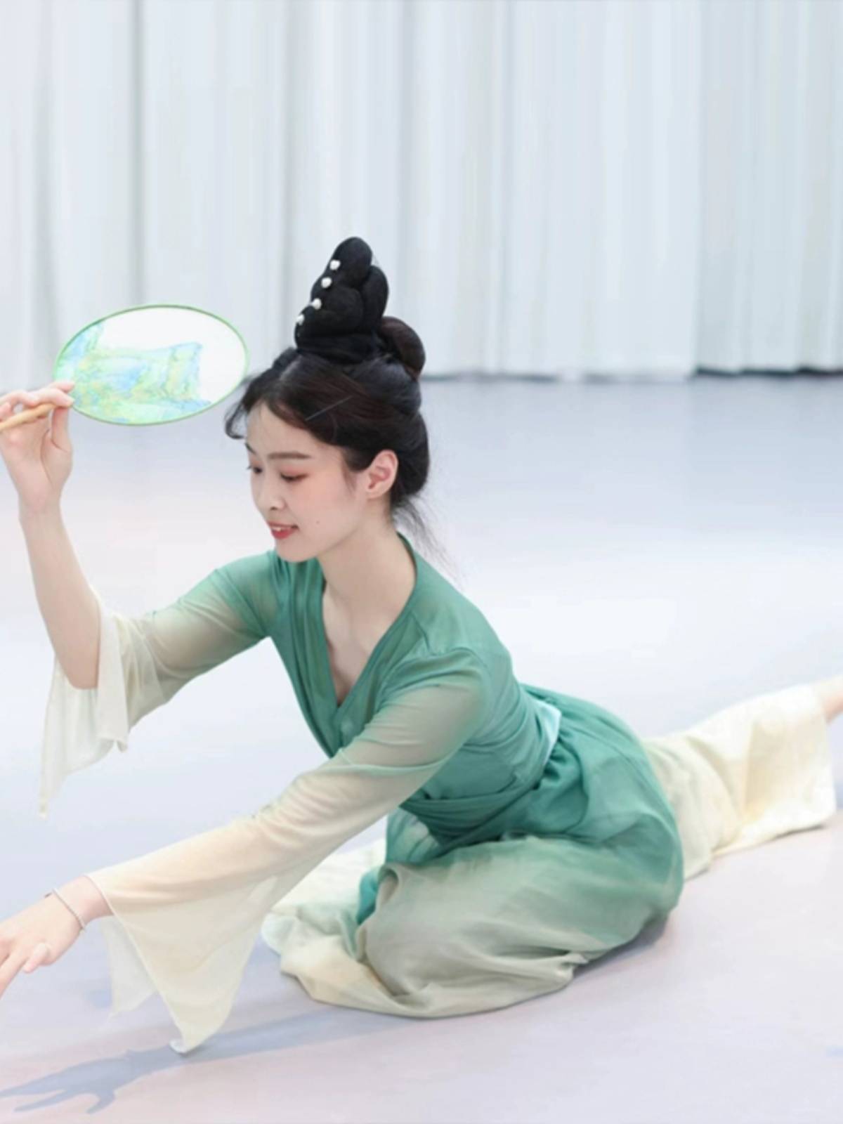 Classical Dance Dance Funmore Clothing Female Ferry Fairy Fairy Yin Ya Yue Guo style Chinese Dance Spring Mountain Dance Performance Services