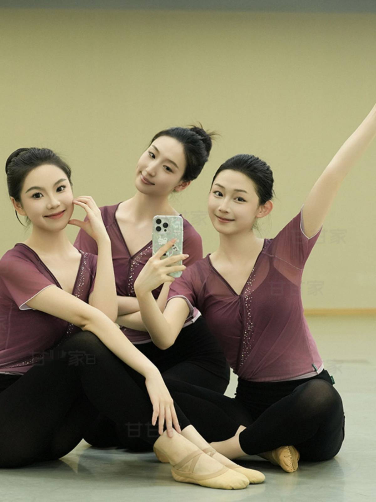 Classical Dance Saidi Northern Dance, the same professional dance clothing base training ethnic body rhyme short -sleeved exercise service class