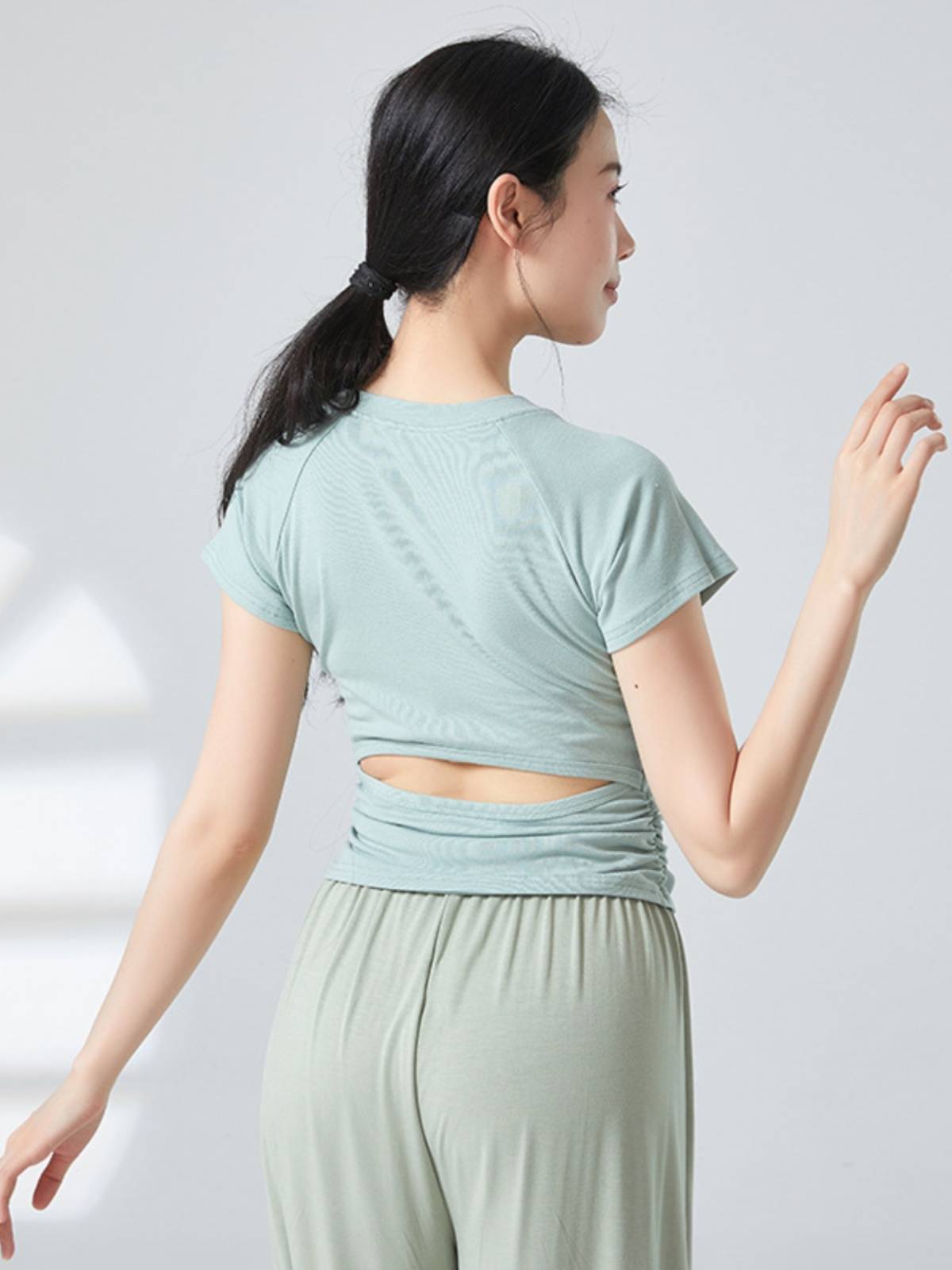 Practicing the body service in summer modern dance short -sleeved back top top female classical Chinese dance service teacher class