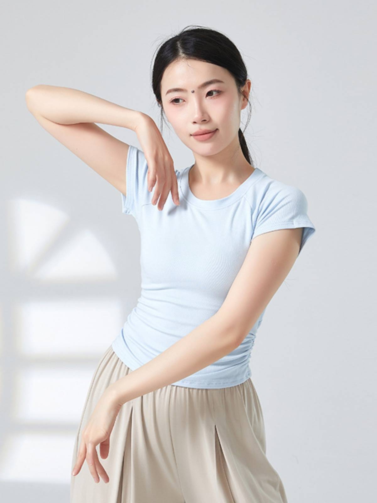Practicing the body service in summer modern dance short -sleeved back top top female classical Chinese dance service teacher class