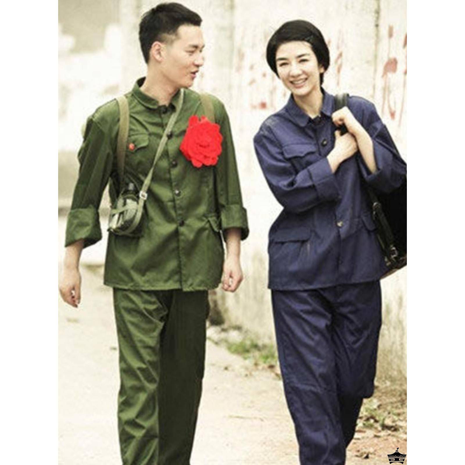 In the 1980s, nostalgic 70 retro farmers male workers drama drama lived to Yang dance in the sun.