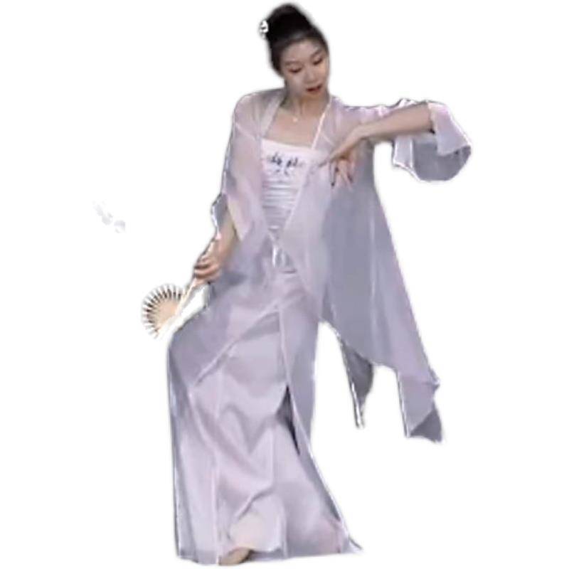 The Chinese thong and thong dress has a long-term show of the adult fairies in classical dance
