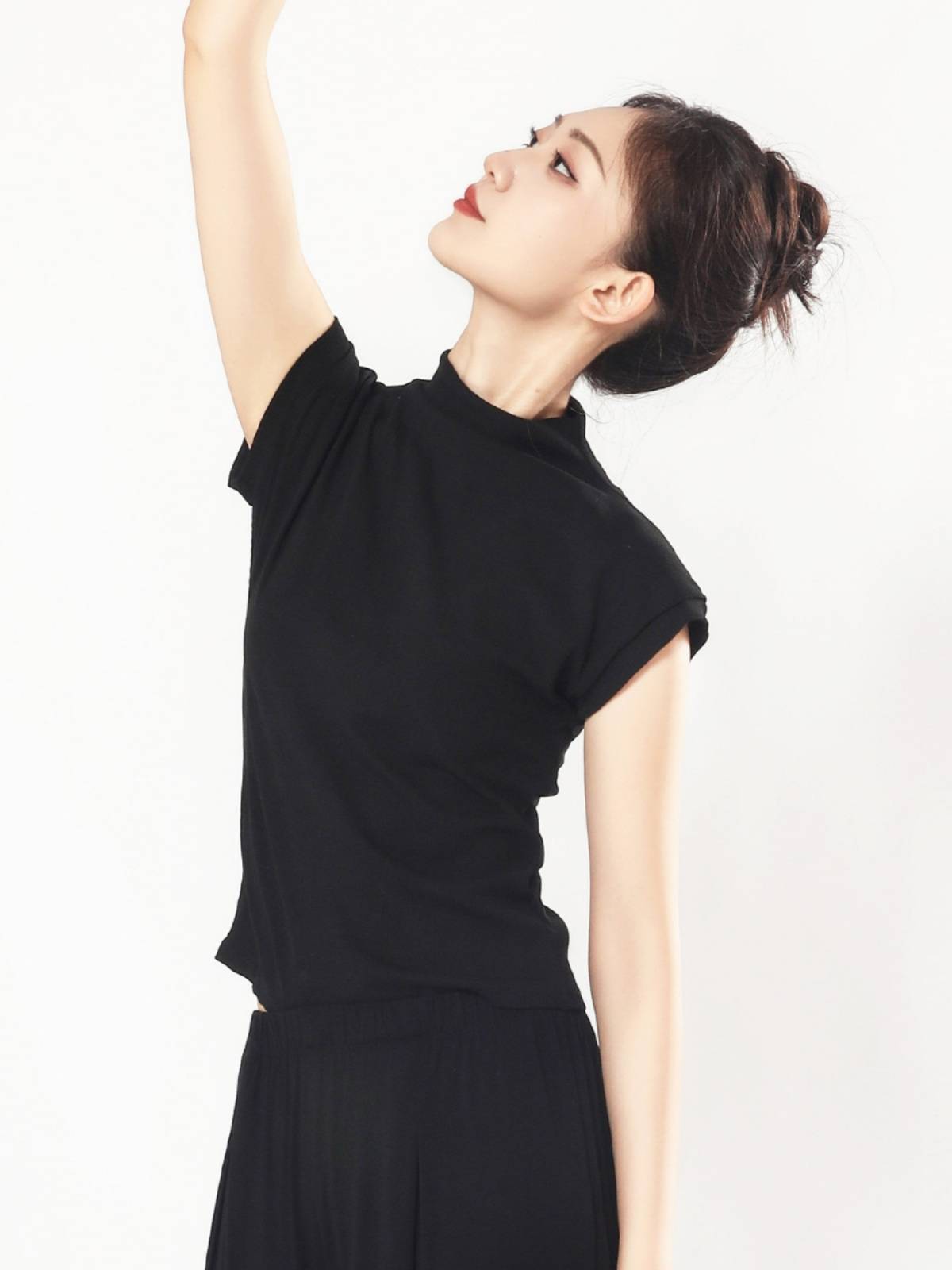 2024 Modern Dance Practice Server Speaking short -necked women's top dance service classical danceless sleeve slim body training suit