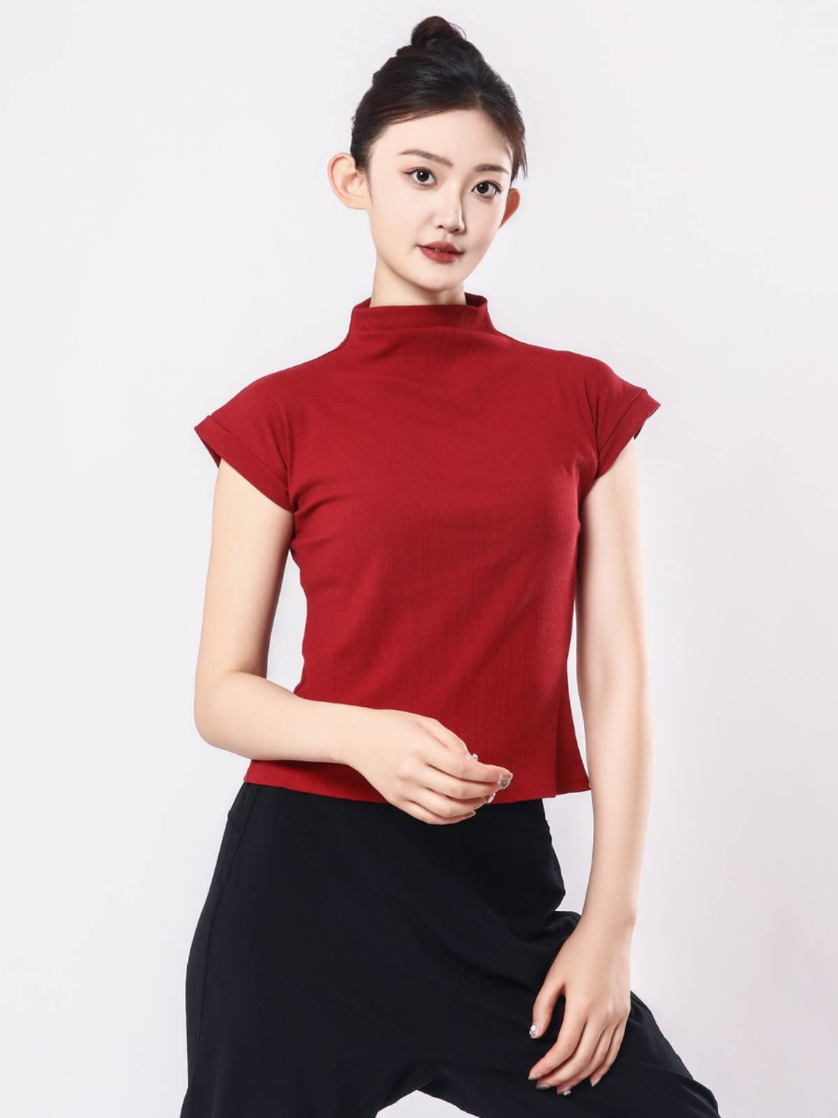 2024 Modern Dance Practice Server Speaking short -necked women's top dance service classical danceless sleeve slim body training suit
