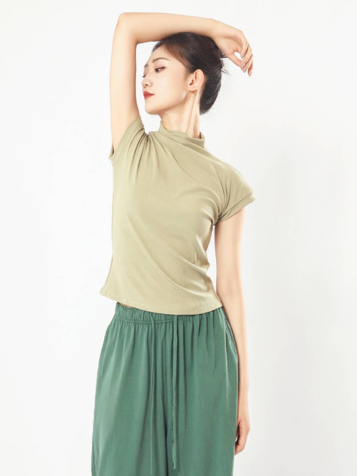 2024 Modern Dance Practice Server Speaking short -necked women's top dance service classical danceless sleeve slim body training suit