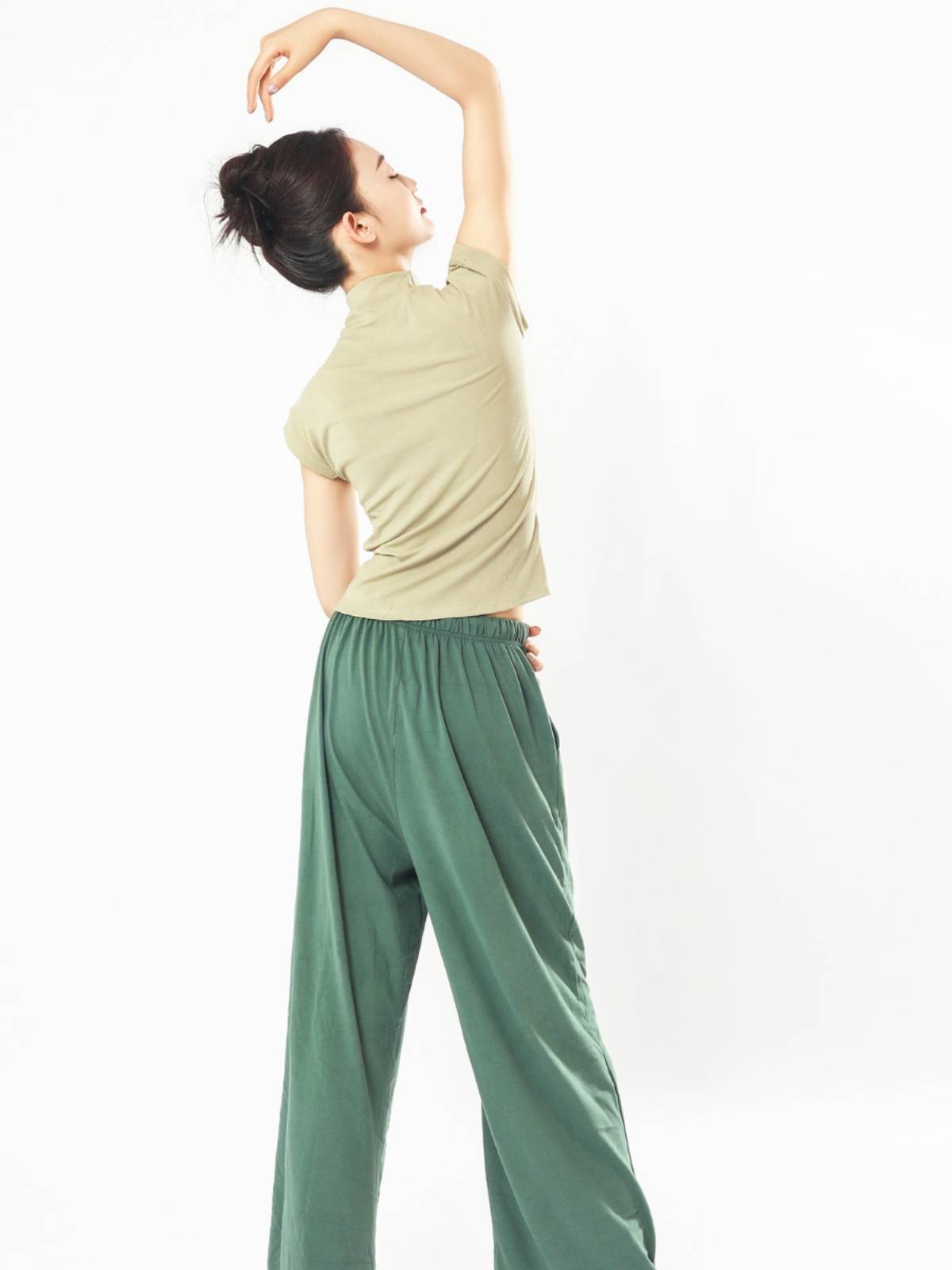 2024 Modern Dance Practice Server Speaking short -necked women's top dance service classical danceless sleeve slim body training suit