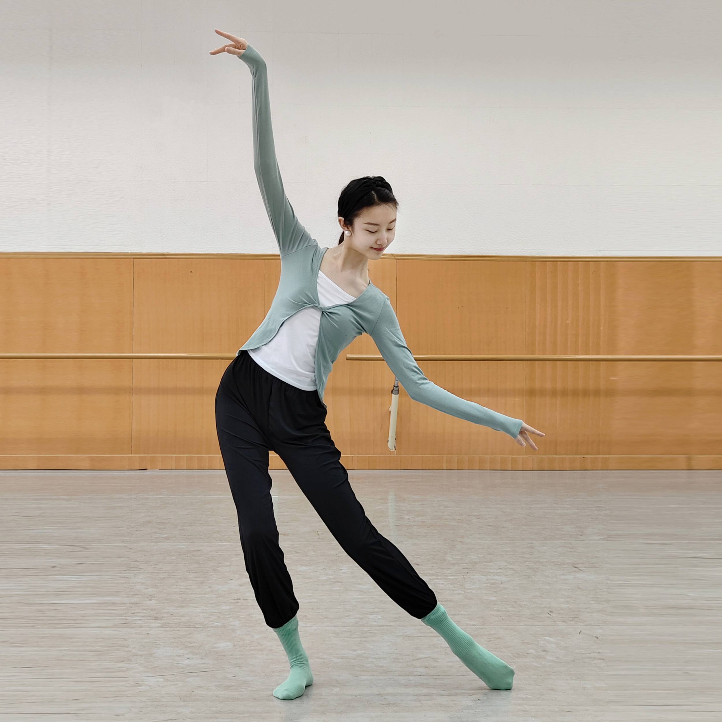 Born in modern dance exercise dance dance pants, female -shaped dress classical dance elegant radish pants Chinese dance clothing pants