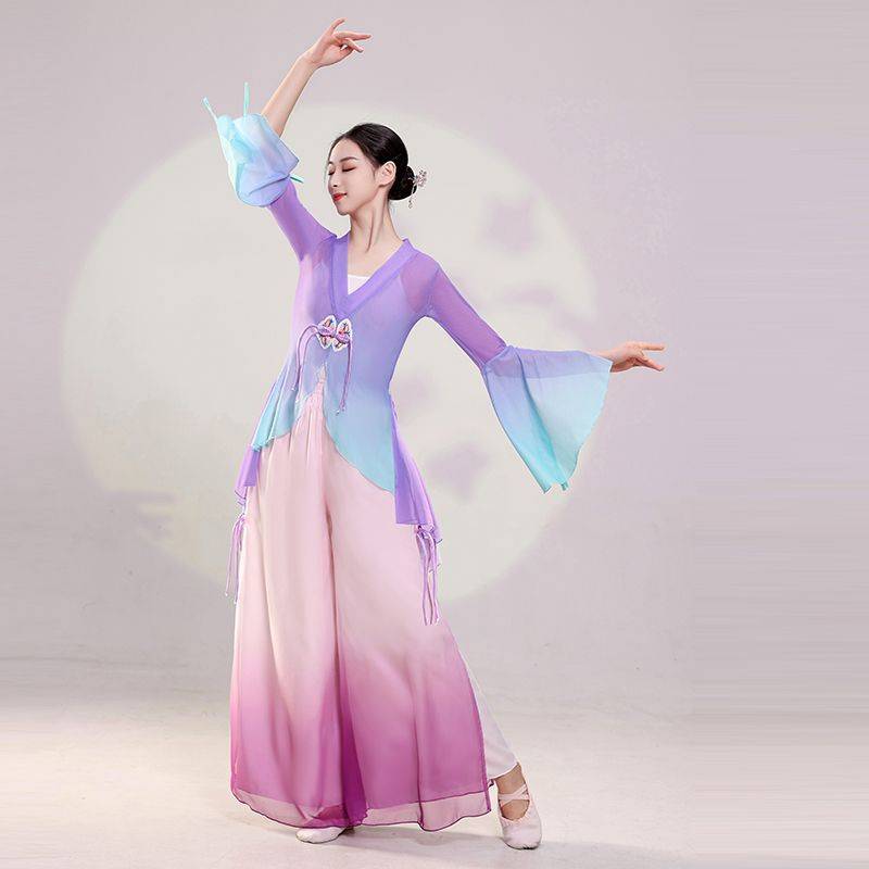 The new white-class dance dress, the gradual-colored dance, and the short costume show