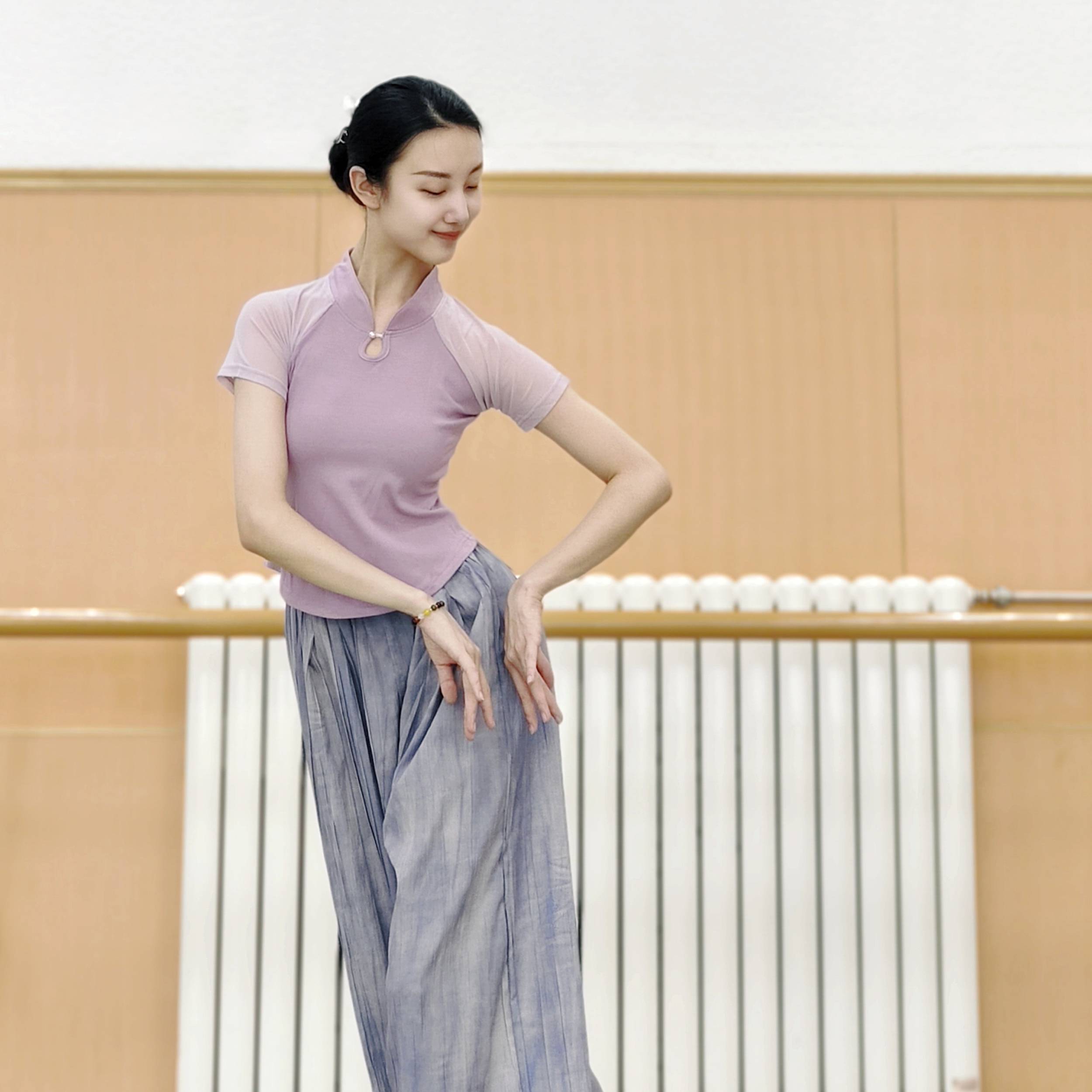 Short -sleeved Classical Dance Lingya Clothing Dance Dance Services Chinese National Dance Practice Gunname Chinese Ancient Wind Cheongsam Top