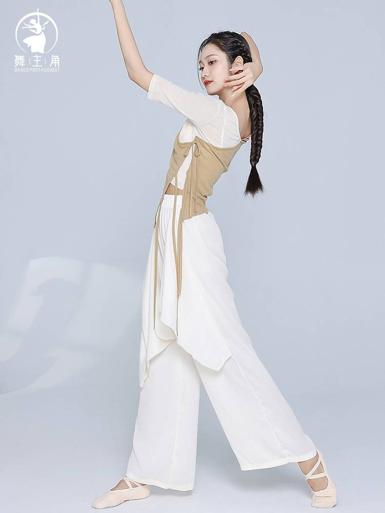 Dance main corner modern dance exercise ink calligraphy calligraphy, elegant classical dance performance, two -color stitching dance service test