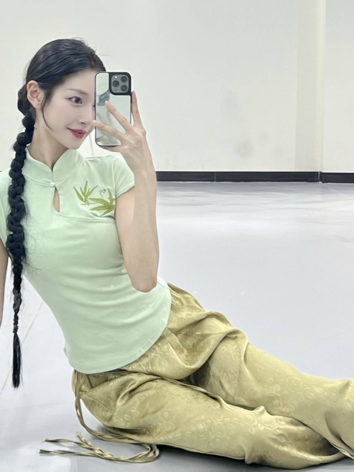 Modern dance exercise girl teacher teacher teacher summer new body clothes slim classical dance clothing new Chinese dance top
