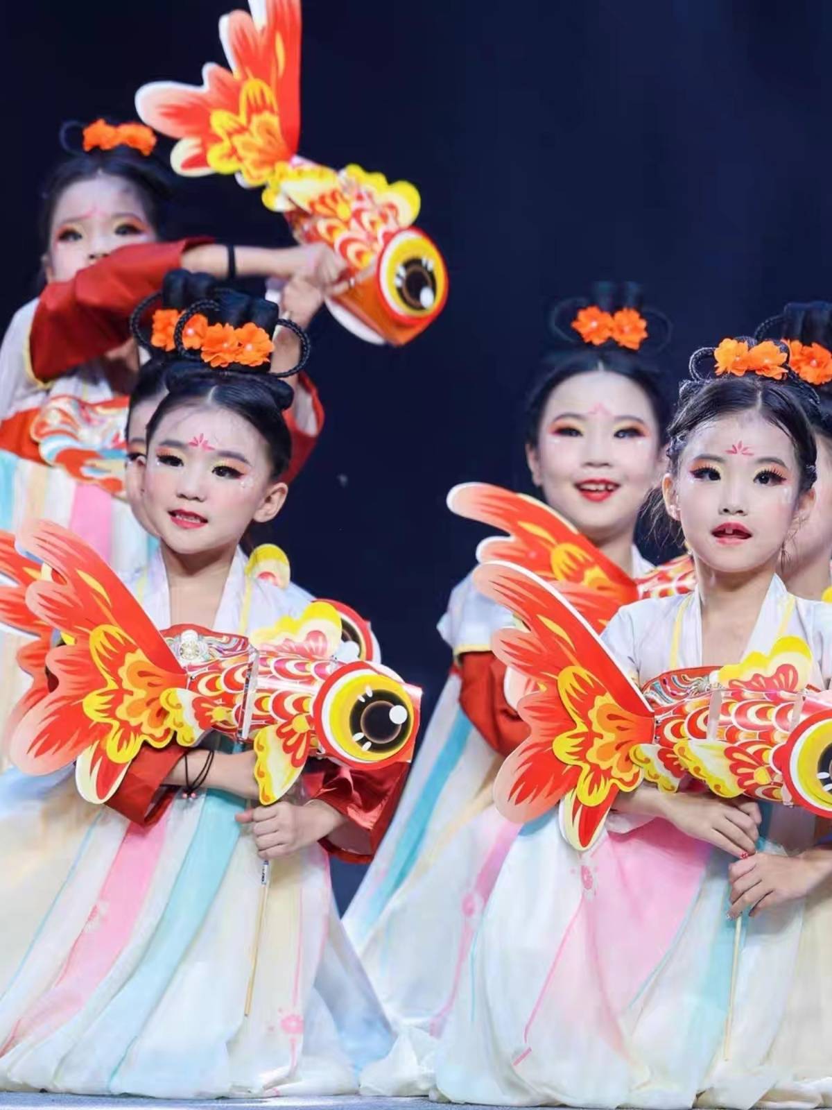 June 1 Qiao Yuanxi Children's Hanfu Performing Guofeng Classical Dance Performance Clothing Dance Girls Play Fish Lighting Prop