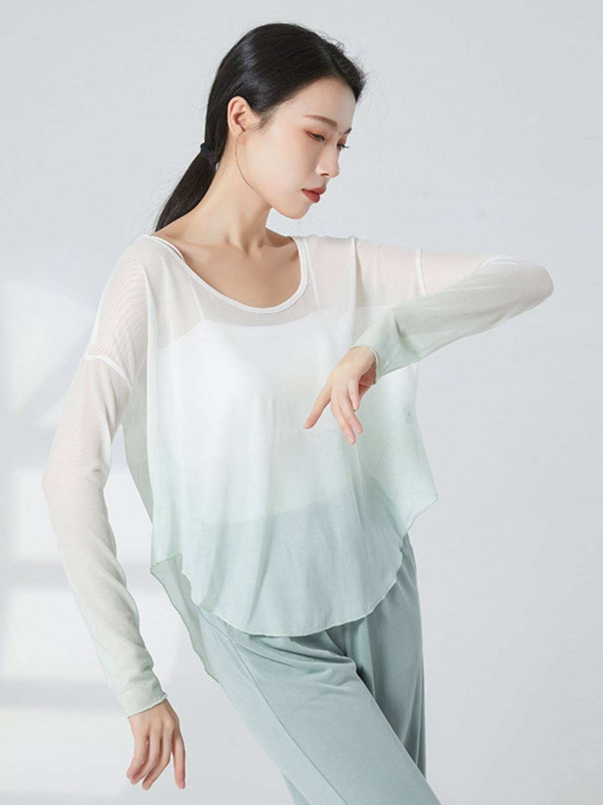 New classical dance gauze performance service girl elegant gradient loose top long -sleeved modern dance practice uniform kit