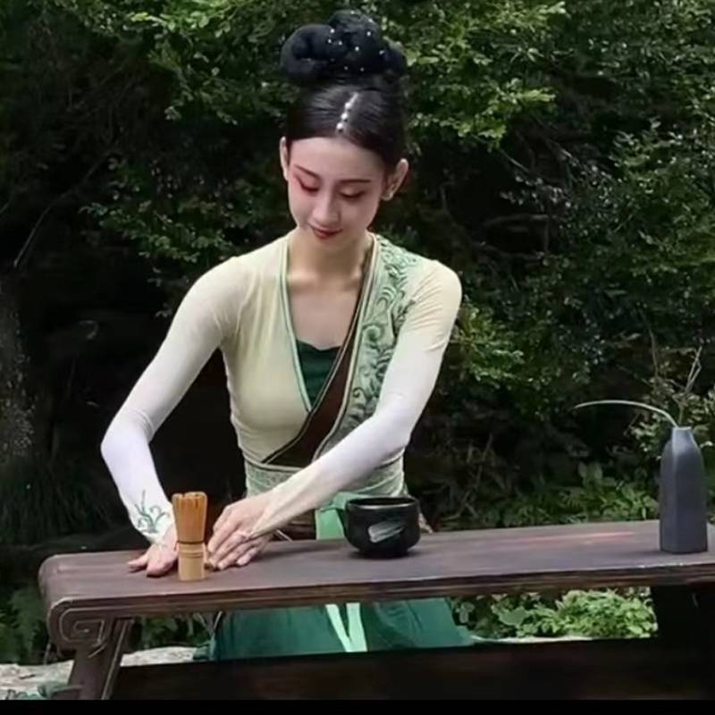Classical Han Tang dance, heart fan, green Luo skirt, Jiaxing Fan Fan Fan Performing Chinese Dance Practice Fun Gunning Examination