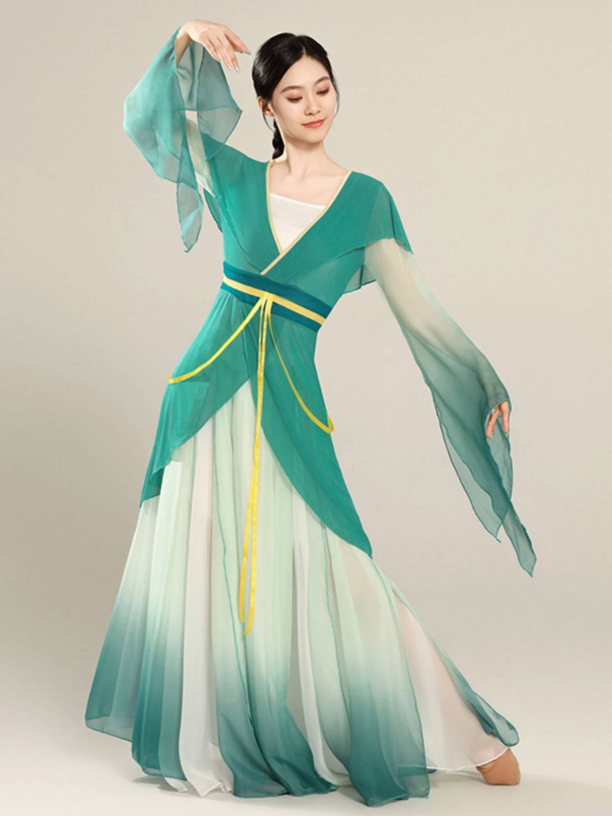Classical dance clothing shows the elegant and gradient skirt, ancient style Han Tang Chinese dance gauze Hanfu Hanfu stage service