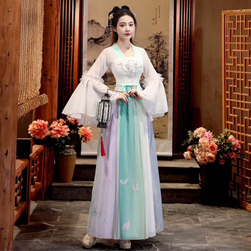 Hanfu women in summer Chinese style, elegant and elegant ancient style improved costumes, usually wearing classical dance performances, super fairy