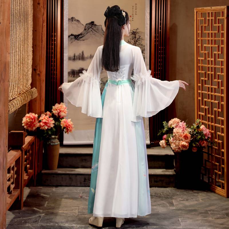 Hanfu women in summer Chinese style, elegant and elegant ancient style improved costumes, usually wearing classical dance performances, super fairy