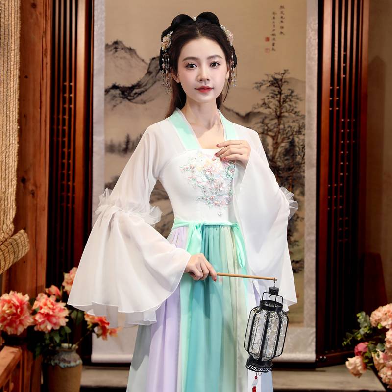 Hanfu women in summer Chinese style, elegant and elegant ancient style improved costumes, usually wearing classical dance performances, super fairy