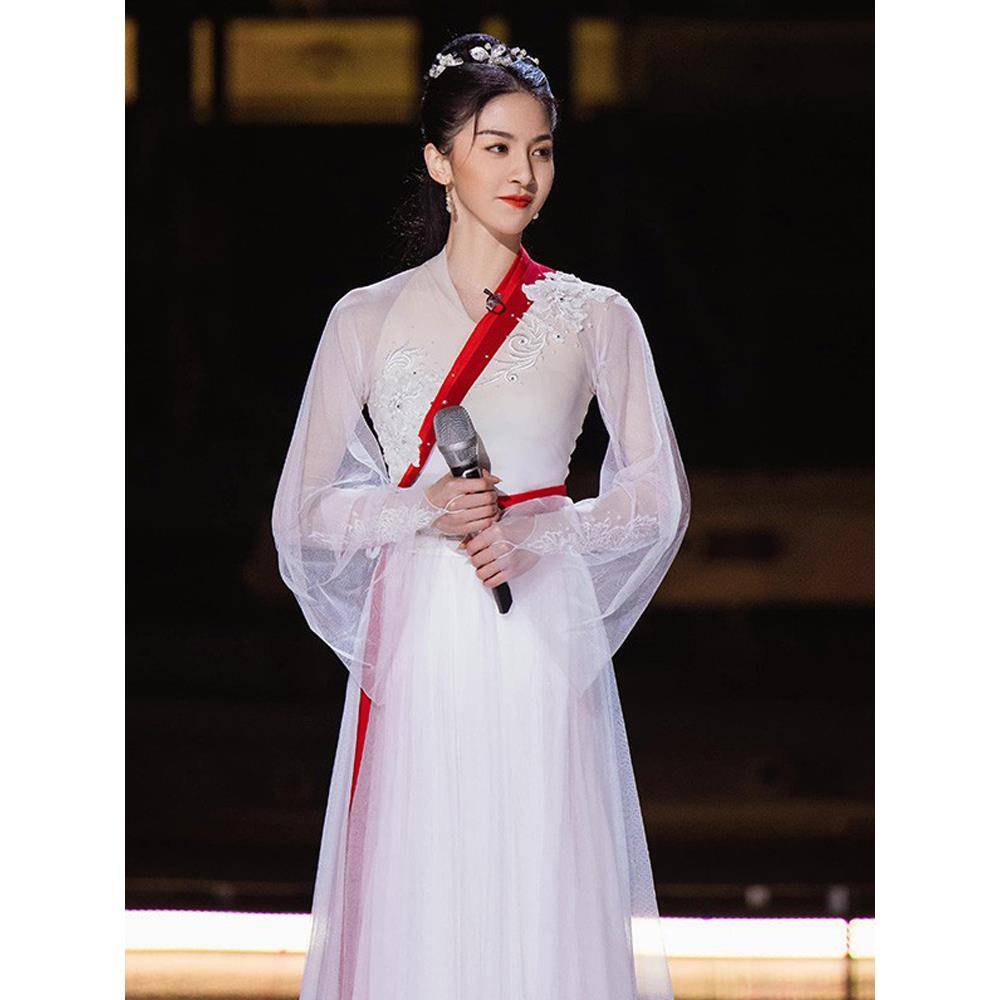 Classical Dance Performance Servant Female Permanent Skirt Drives and Breaks the Waves of the Waves.