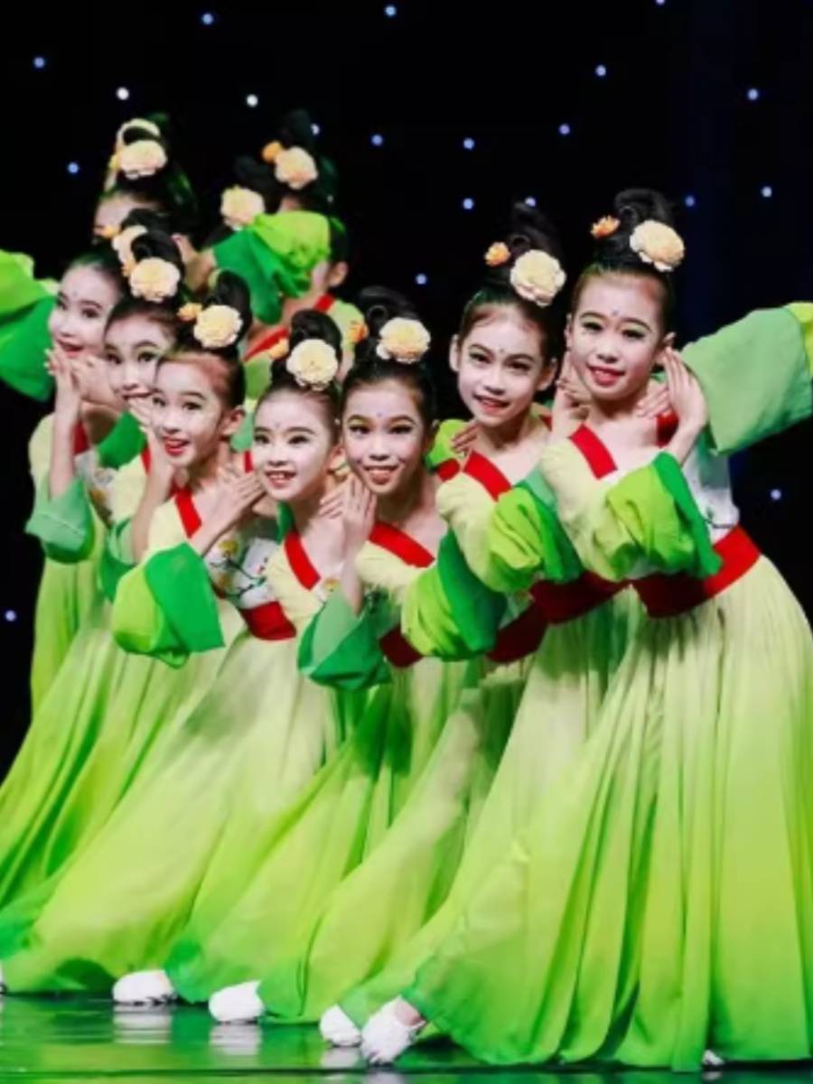 Children's Water Sleeve Dance Services Spring Spring Classical Dance Performing Girls Chinese Wind Practice Service Xia Han Tang Dance Performance