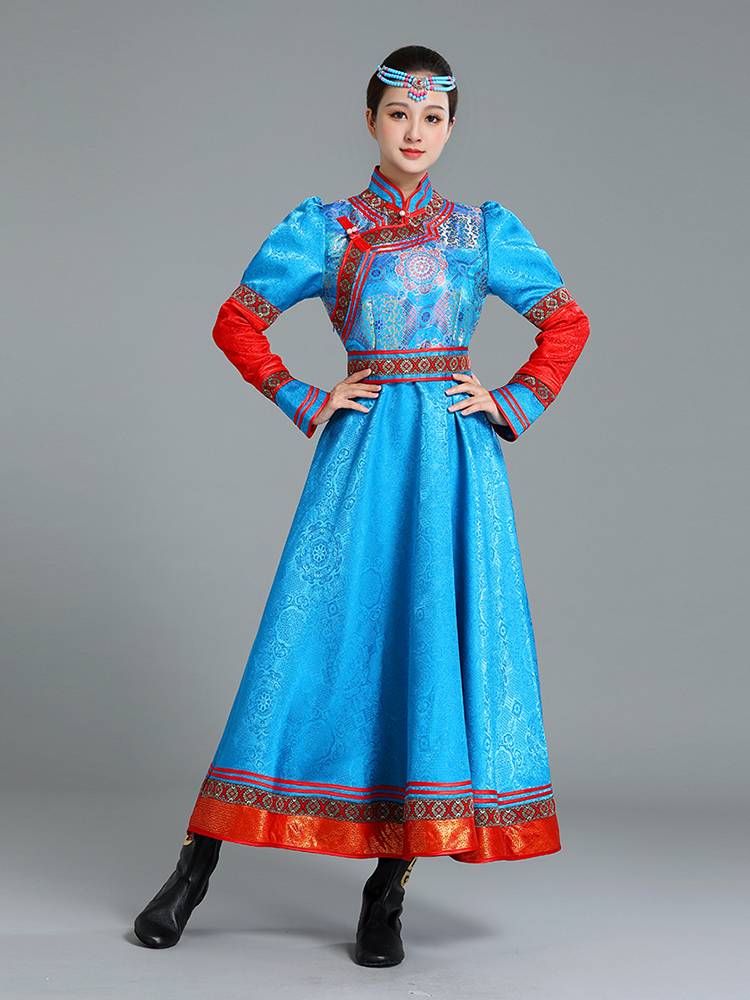 Mongol ladies danced with Mongol robes and blizzards for ethnic minorities