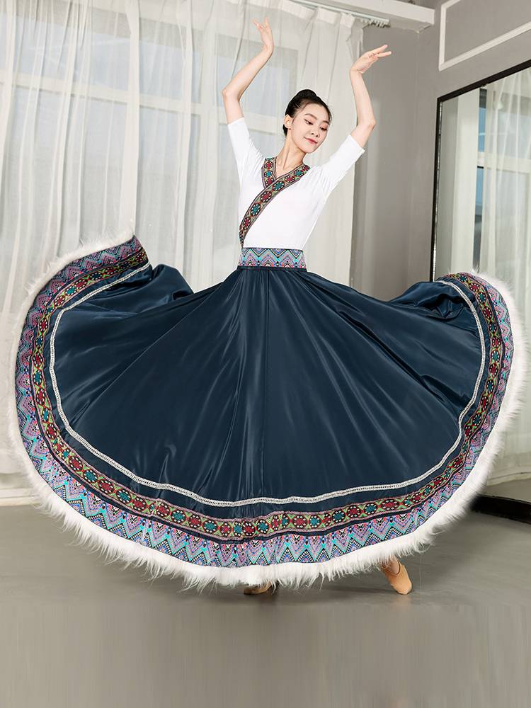 A new 2024 in Tibetan dance costume