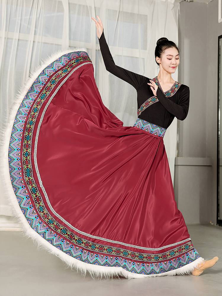 A new 2024 in Tibetan dance costume