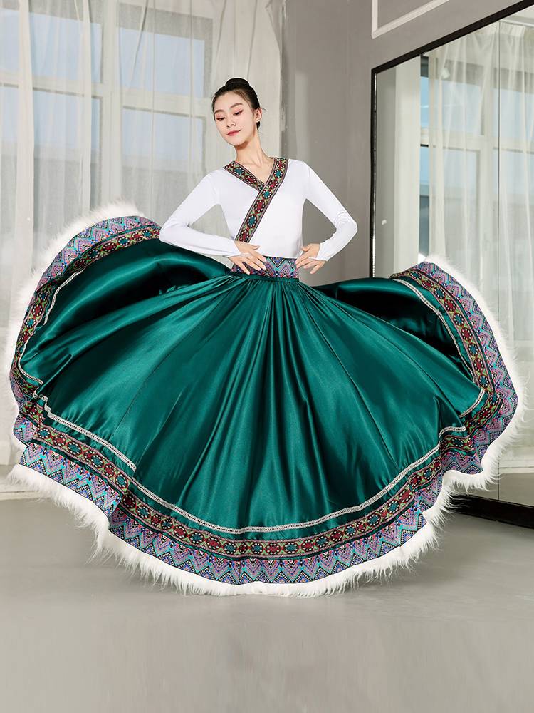 A new 2024 in Tibetan dance costume