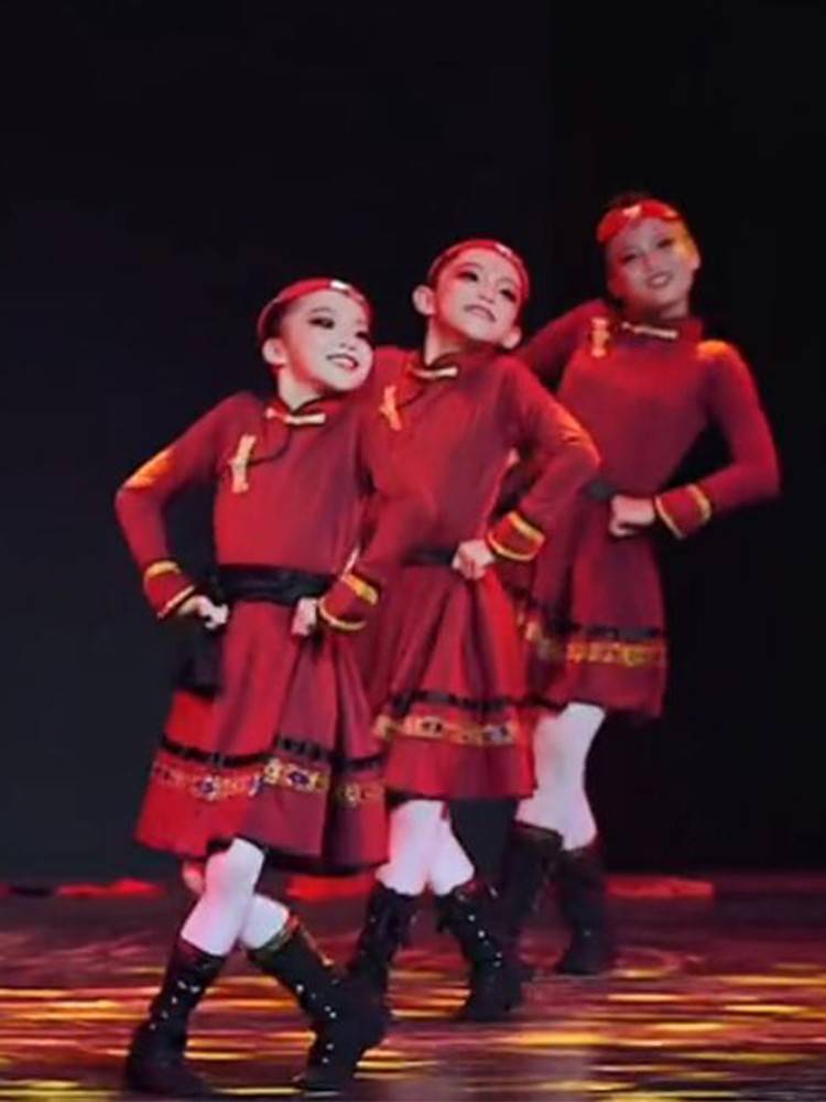 White Horse Dance Clothing Mongolian Chopsticks Dance Performance Service Gives Performance Services Little Ethnic Stage Performance Service Campaign